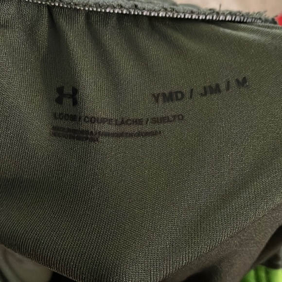 🎉4 for $20 Under Armour Shorts, Youth Medium - Picture 5 of 6